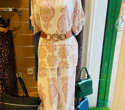 prenda de vestir para dama en pagina de Tienda de ropa para mujer en Murcia